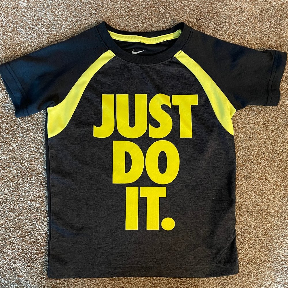 NIKE "just do it" short sleeve polyester shirt M (5-6 yrs)